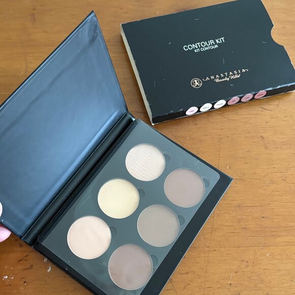 NWT! Anastasia Beverly Hills Contour Kit - Picture 2 of 8